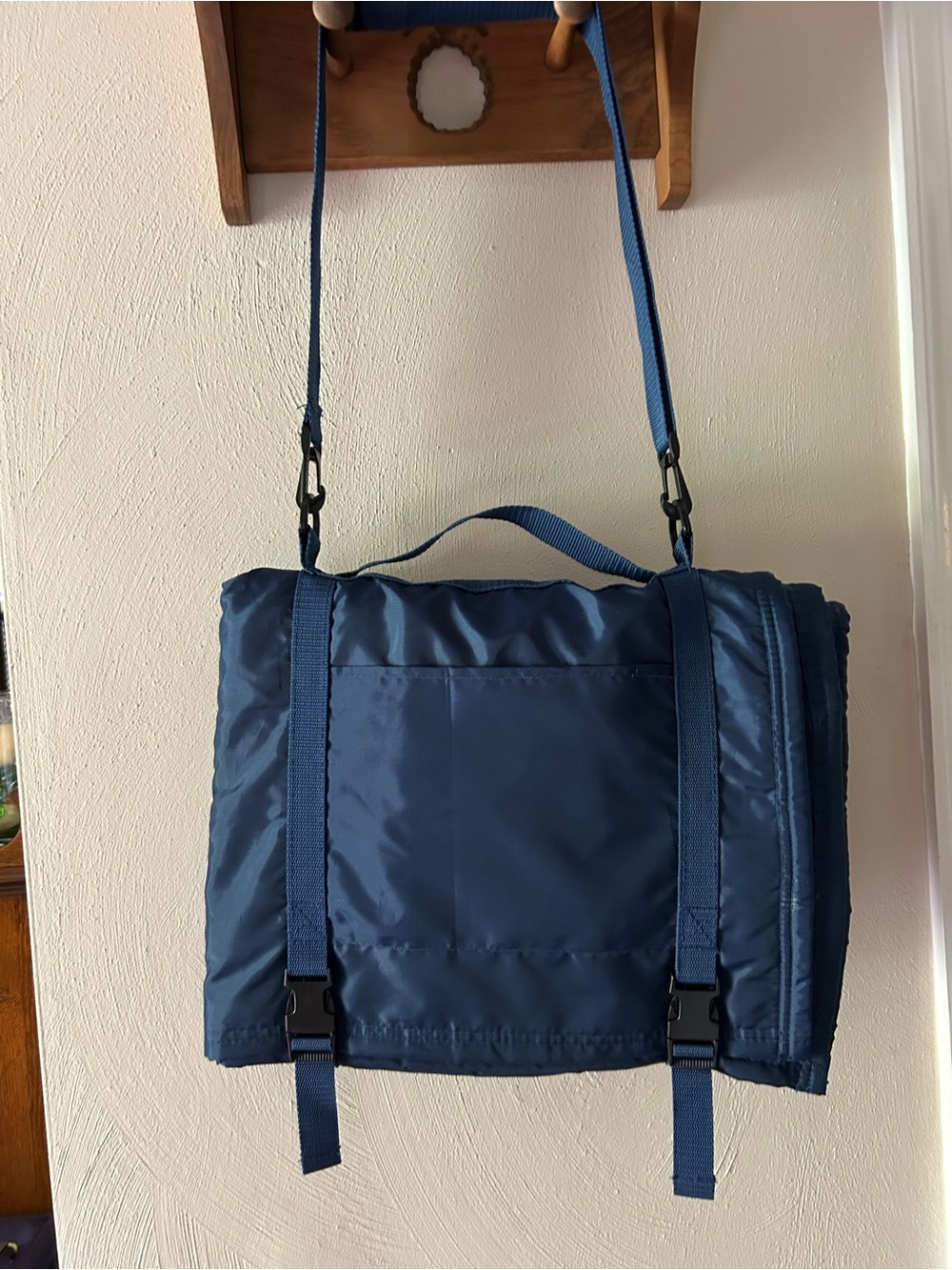 Picnic Blanket Ex Lg. Foldable Bag w/crossbody straps. Waterproof/Sandproof base
